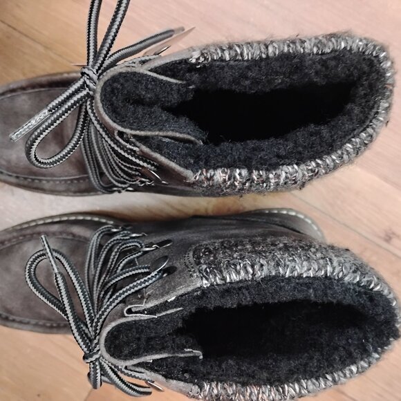 Muk Luk Lace Up Sherpa Lined Faux Leather Bootie - Picture 5 of 5